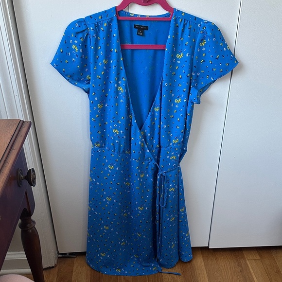 Ann Taylor Dresses & Skirts - Ann Taylor Wrap Midi Dress Size 0